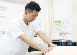 和歌山市ひらの整骨院の背中の痛みや肩甲骨の痛み施術